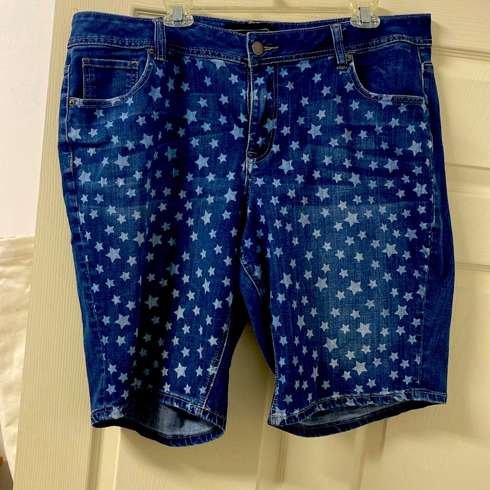 18 W denim shorts with stars